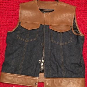 Men’s leather riding vest- perfect gift!🎁